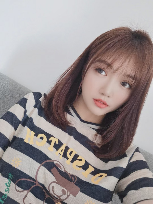 武汉嫩妹雯雯